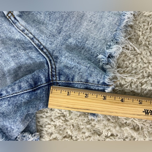 Women’s 9/29 Kendall + Kylie High-Rise Distressed Shorts - Picture 5 of 5